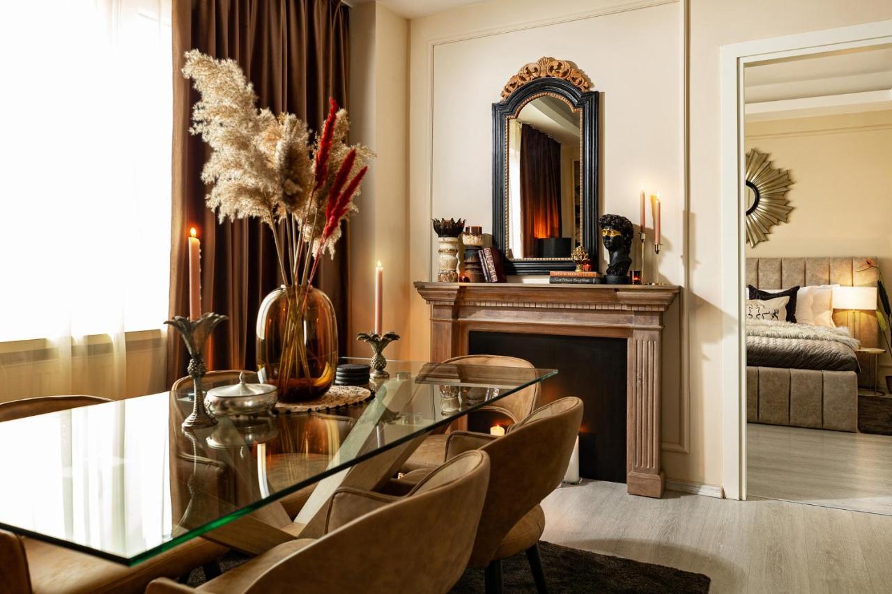 Qult - The Aristocrat Bucarest