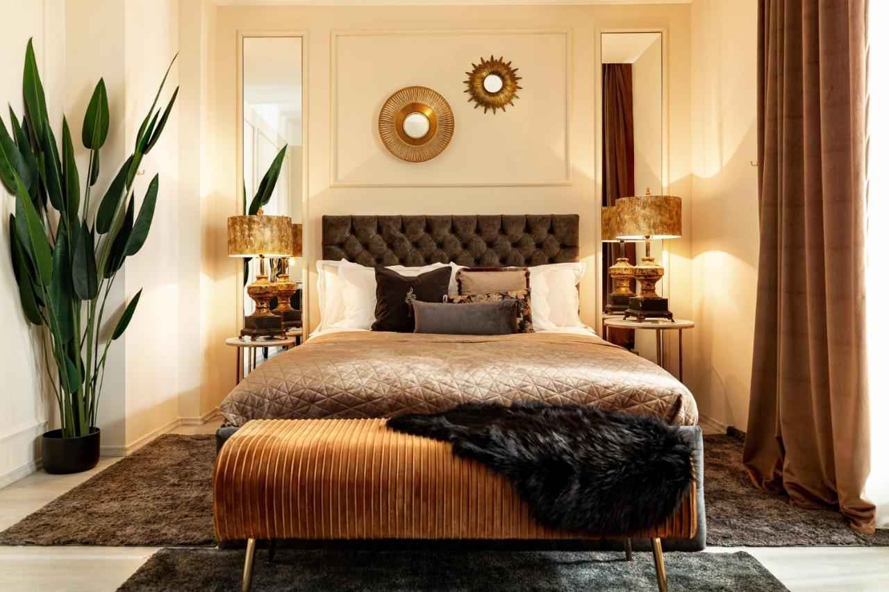 Qult - The Aristocrat Bucarest
